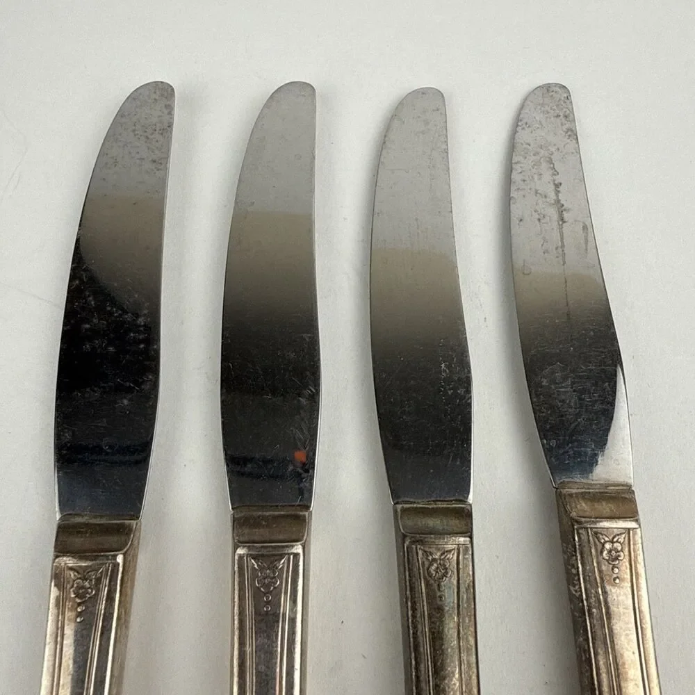 4 Wm A Rogers 1940 ARTISTIC Pattern Grille or Viande Knives Oneida Ltd